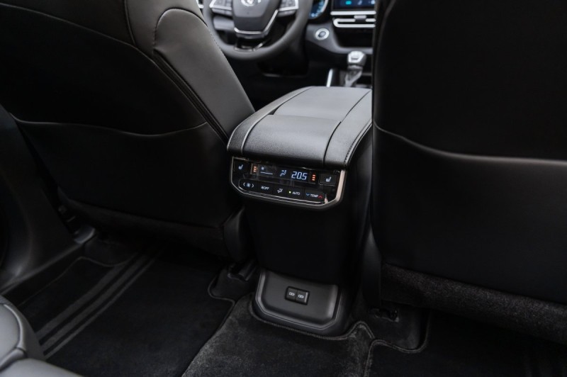Toyota Highlander IV (XU70) — 2026