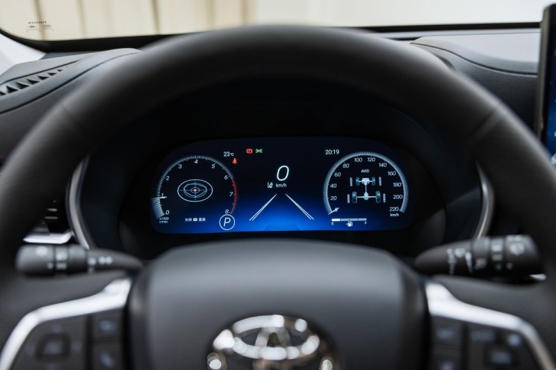 Toyota Highlander IV (XU70) — 2026