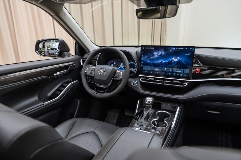 Toyota Highlander IV (XU70) — 2026
